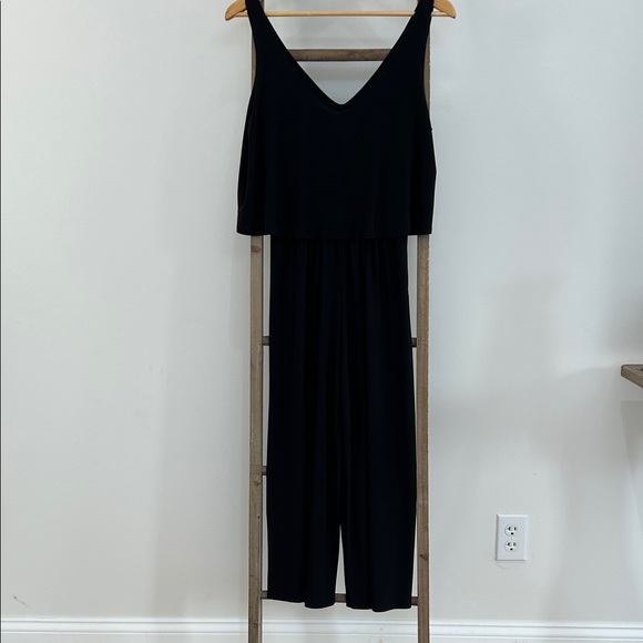 Tahari Pants - Tahari Black V-Neck Wide Leg Cropped Sleeveless Jumpsuit Size Small stretchy